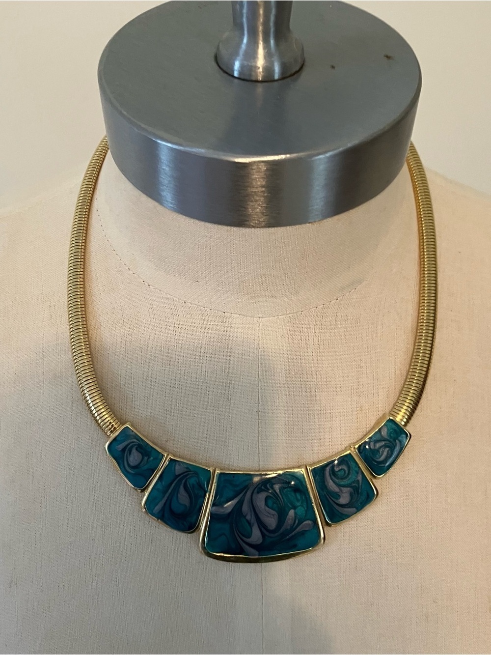 VTG Gold Tone 80s Turquoise Swirl Enamel Omega Chain Crescent Choker